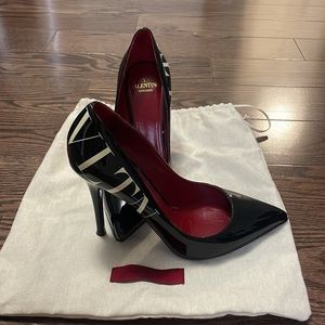 Valentino pumps black patent leather VLTN size 36